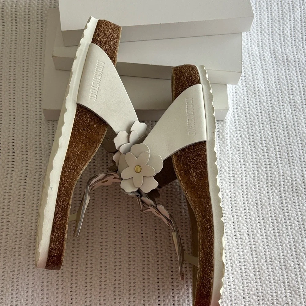 Birkenstock Gizeh White Floral Sandals - Picture 6 of 7